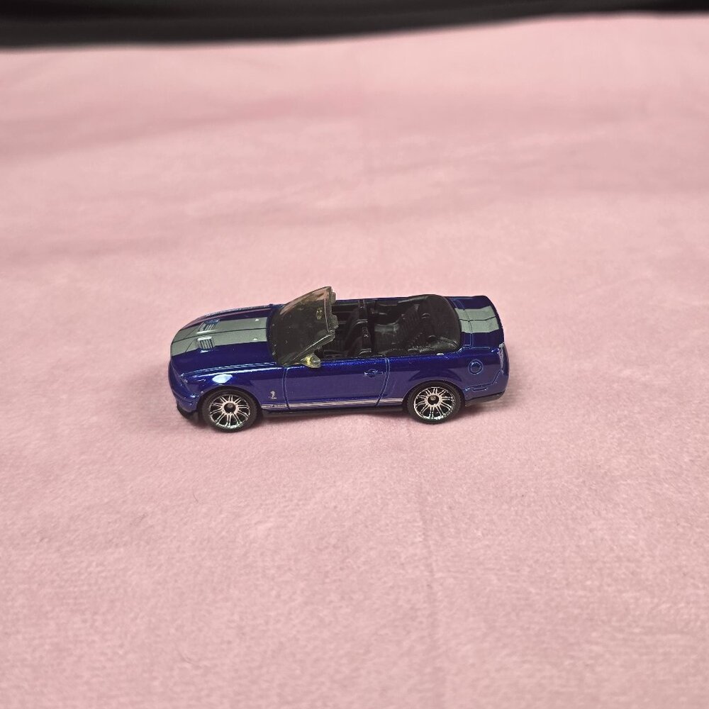 Matchbox 2007 Ford Mustang Shelby GT500 Convertible)